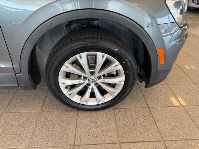 Volkswagen Tiguan Vehicle Full-screen Gallery Image 10