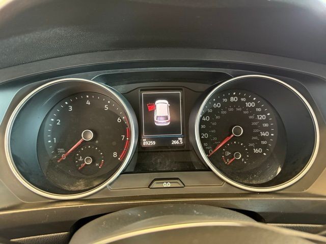 Volkswagen Tiguan Vehicle Full-screen Gallery Image 13