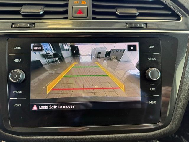 Volkswagen Tiguan Vehicle Full-screen Gallery Image 14