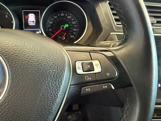 Volkswagen Tiguan Vehicle Full-screen Gallery Image 16