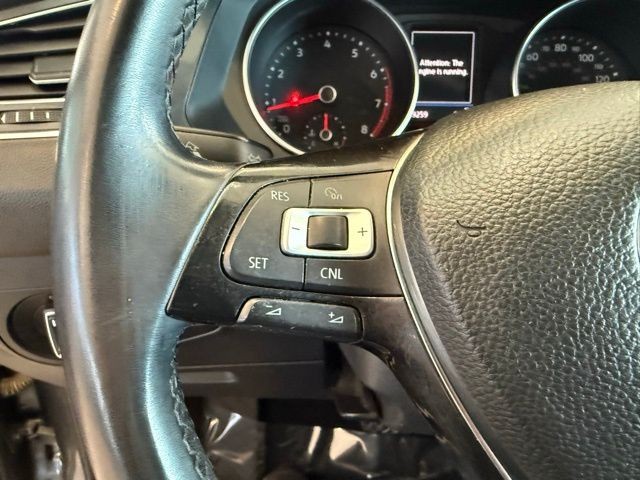 Volkswagen Tiguan Vehicle Full-screen Gallery Image 17