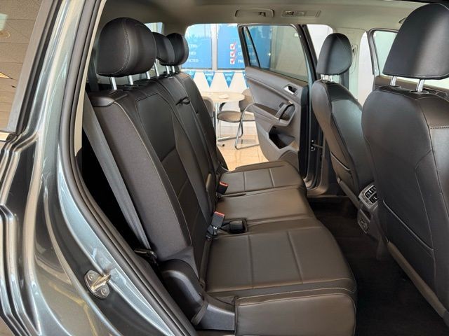 Volkswagen Tiguan Vehicle Full-screen Gallery Image 22