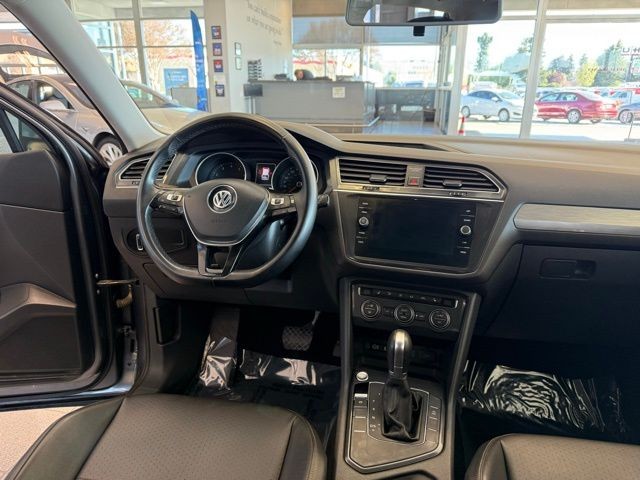 Volkswagen Tiguan Vehicle Full-screen Gallery Image 24
