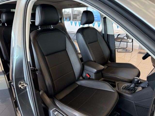 Volkswagen Tiguan Vehicle Full-screen Gallery Image 26