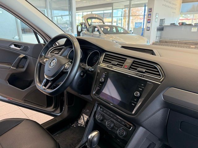 Volkswagen Tiguan Vehicle Full-screen Gallery Image 27