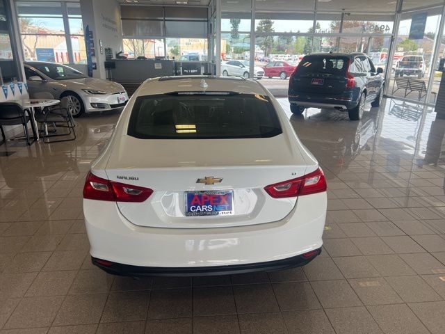 Chevrolet Malibu Vehicle Full-screen Gallery Image 09