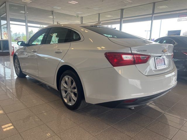 Chevrolet Malibu Vehicle Full-screen Gallery Image 11