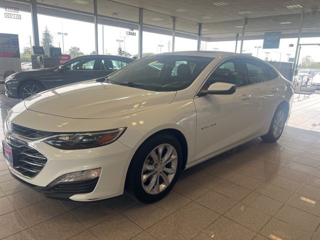 Chevrolet Malibu Vehicle Full-screen Gallery Image 14