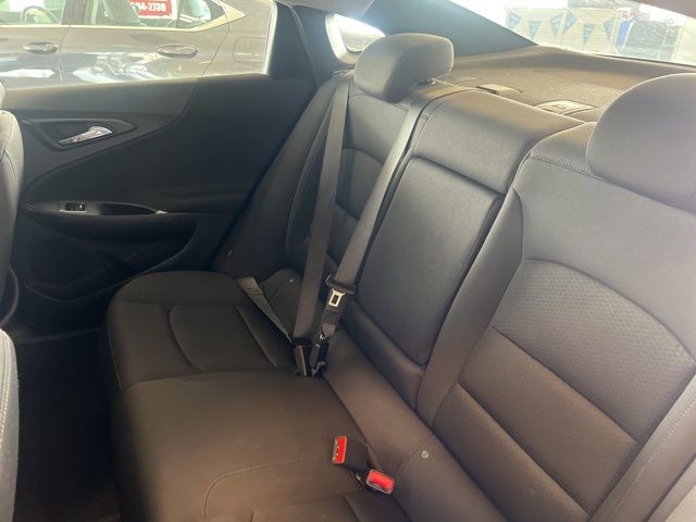 Chevrolet Malibu Vehicle Full-screen Gallery Image 19