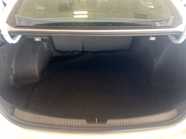 Chevrolet Malibu Vehicle Full-screen Gallery Image 20