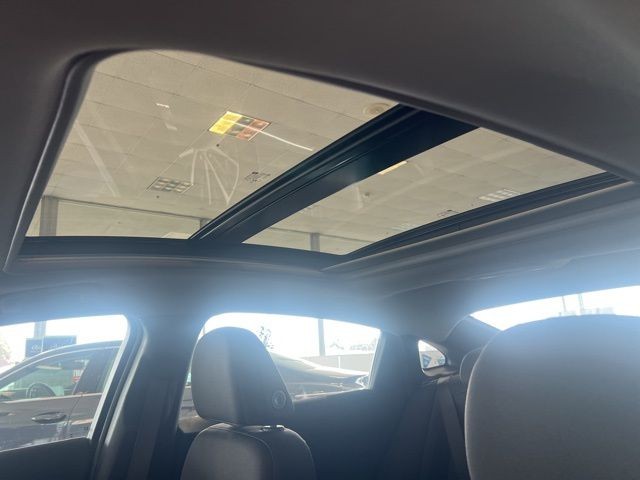 Chevrolet Malibu Vehicle Full-screen Gallery Image 21