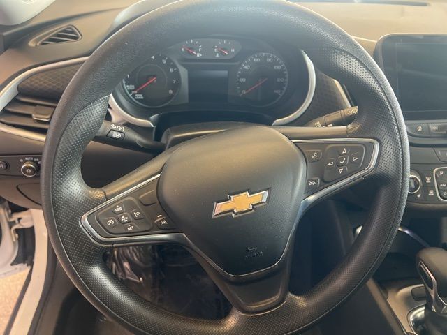 Chevrolet Malibu Vehicle Full-screen Gallery Image 22