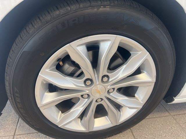 Chevrolet Malibu Vehicle Full-screen Gallery Image 34