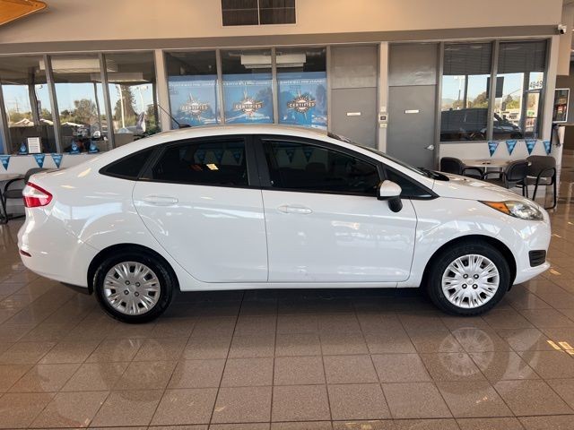 Ford Fiesta Sedan Vehicle Full-screen Gallery Image 04