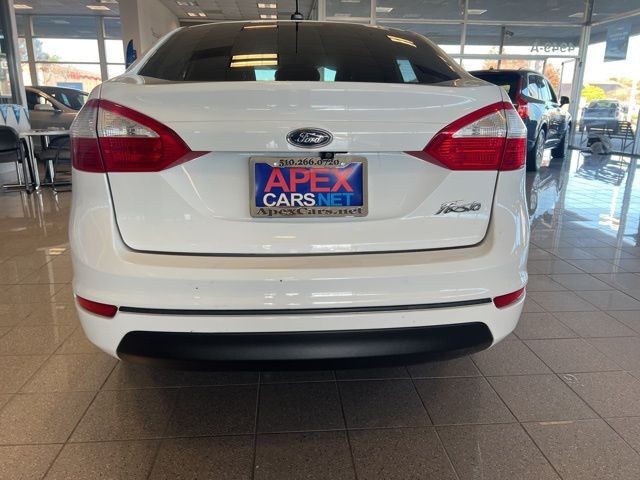 Ford Fiesta Sedan Vehicle Full-screen Gallery Image 07