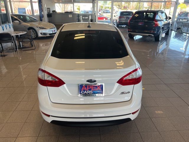 Ford Fiesta Sedan Vehicle Full-screen Gallery Image 08