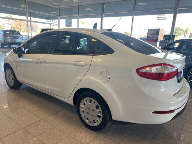 Ford Fiesta Sedan Vehicle Full-screen Gallery Image 11