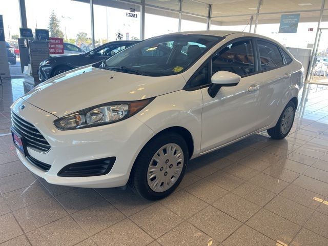 Ford Fiesta Sedan Vehicle Full-screen Gallery Image 13