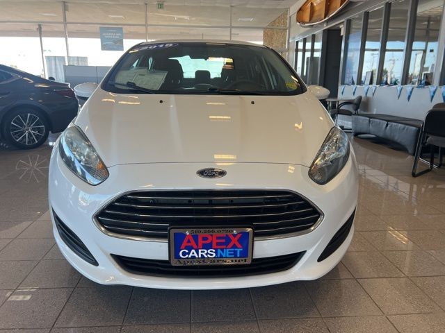 Ford Fiesta Sedan Vehicle Full-screen Gallery Image 14