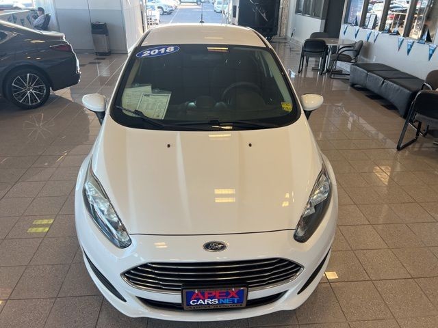 Ford Fiesta Sedan Vehicle Full-screen Gallery Image 15