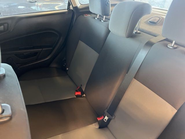 Ford Fiesta Sedan Vehicle Full-screen Gallery Image 17