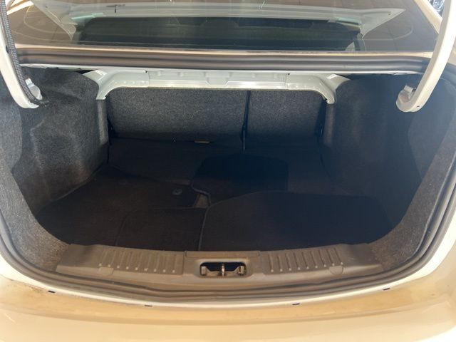 Ford Fiesta Sedan Vehicle Full-screen Gallery Image 18