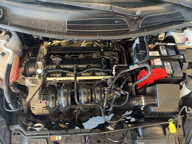 Ford Fiesta Sedan Vehicle Full-screen Gallery Image 26