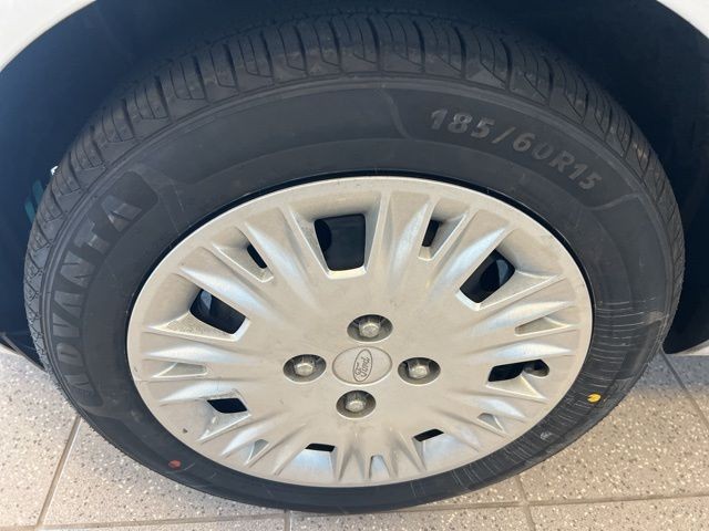 Ford Fiesta Sedan Vehicle Full-screen Gallery Image 27