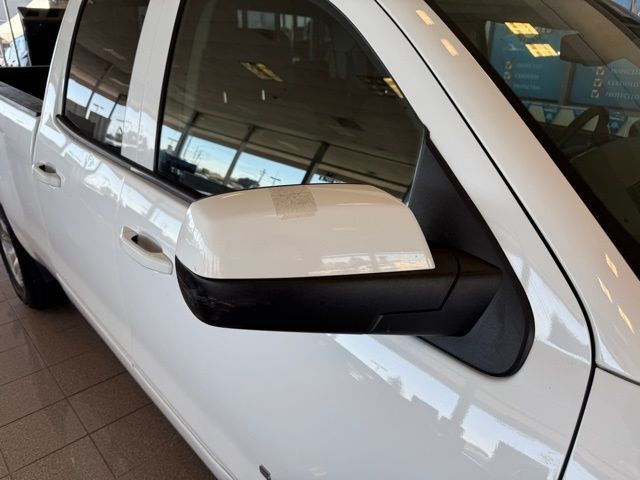 Chevrolet Silverado 1500 Vehicle Full-screen Gallery Image 12