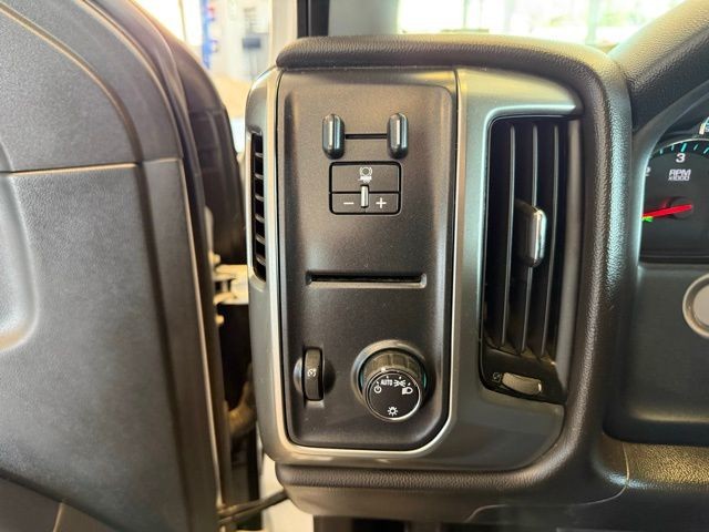 Chevrolet Silverado 1500 Vehicle Full-screen Gallery Image 19