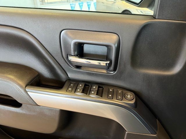 Chevrolet Silverado 1500 Vehicle Full-screen Gallery Image 20