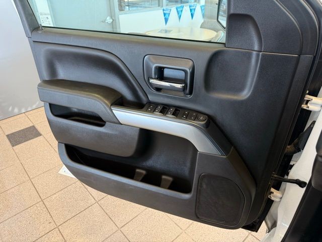 Chevrolet Silverado 1500 Vehicle Full-screen Gallery Image 21