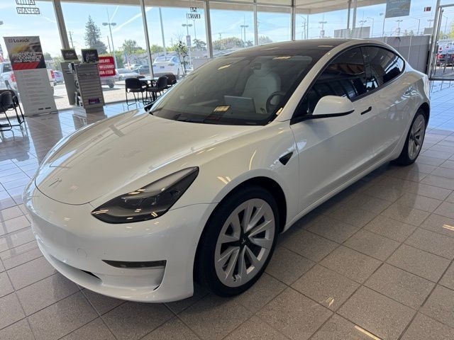 Tesla Model 3 Vehicle Full-screen Gallery Image 06