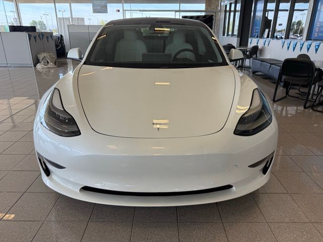 Tesla Model 3 Vehicle Full-screen Gallery Image 07