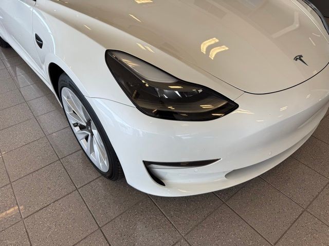 Tesla Model 3 Vehicle Full-screen Gallery Image 08