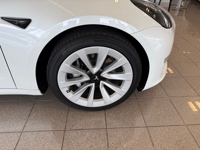 Tesla Model 3 Vehicle Full-screen Gallery Image 10