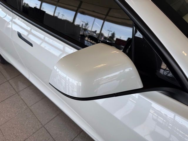 Tesla Model 3 Vehicle Full-screen Gallery Image 11