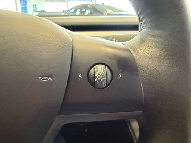 Tesla Model 3 Vehicle Full-screen Gallery Image 14