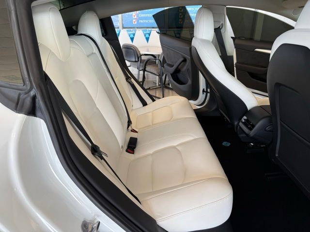Tesla Model 3 Vehicle Full-screen Gallery Image 19