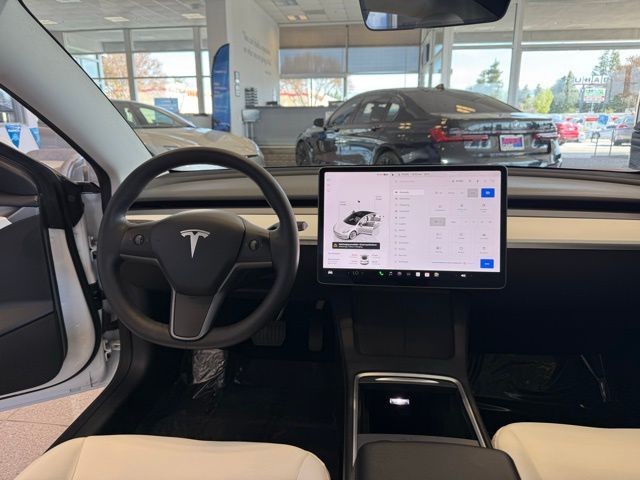 Tesla Model 3 Vehicle Full-screen Gallery Image 21