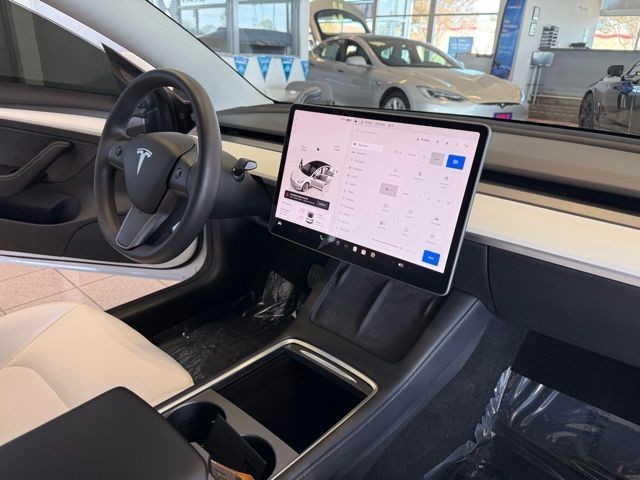 Tesla Model 3 Vehicle Full-screen Gallery Image 23
