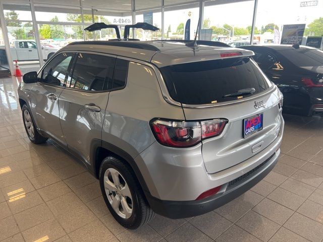 Jeep Compass Vehicle Full-screen Gallery Image 11