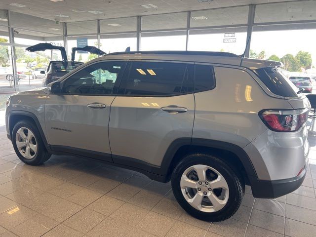 Jeep Compass Vehicle Full-screen Gallery Image 12