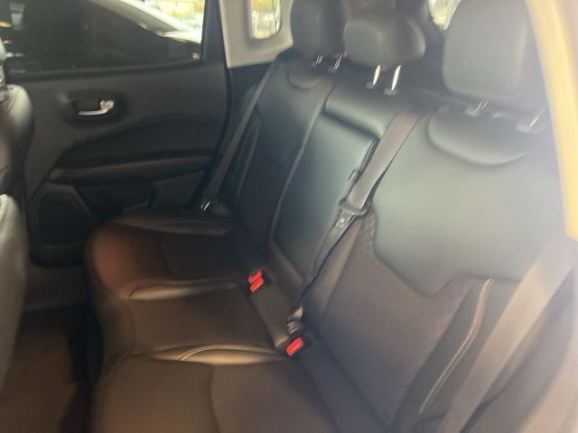 Jeep Compass Vehicle Full-screen Gallery Image 19