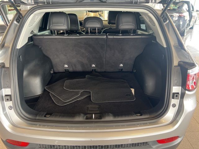 Jeep Compass Vehicle Full-screen Gallery Image 20