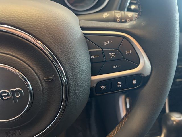 Jeep Compass Vehicle Full-screen Gallery Image 23
