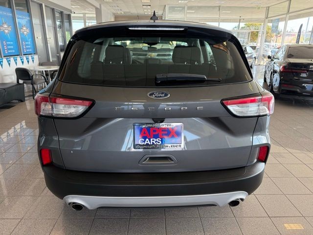 Ford Escape Vehicle Full-screen Gallery Image 04