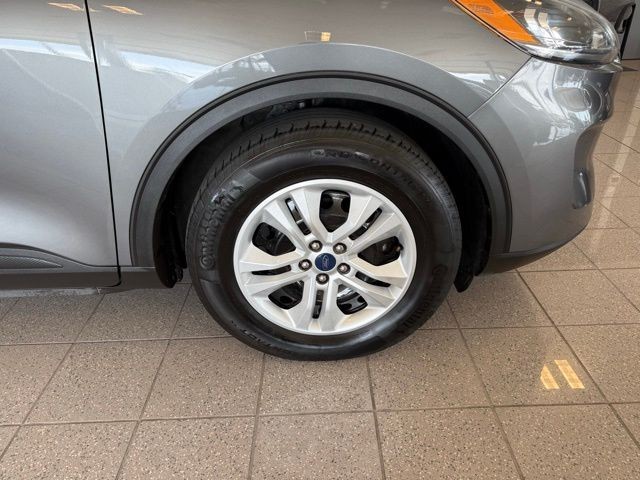 Ford Escape Vehicle Full-screen Gallery Image 10