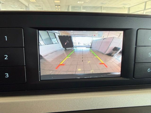 Ford Escape Vehicle Full-screen Gallery Image 14