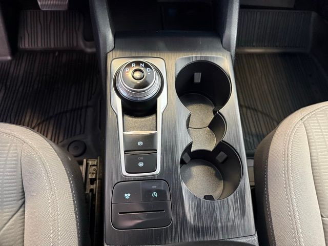 Ford Escape Vehicle Full-screen Gallery Image 16